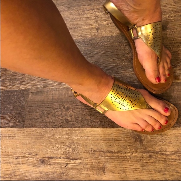 Tory Burch gold punched sandals 7.5M - Picture 1 of 7